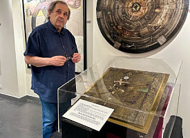 Во Франции украли 150-килограммовую обложку книги работы Сальвадора Дали