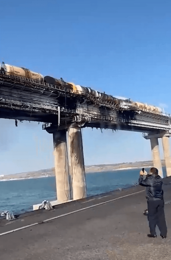 Пожар на Крымском мосту потушен.png