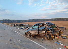 Водитель фуры отвлекся и протаранил припаркованную легковушку под Смолевичами – погибла женщина