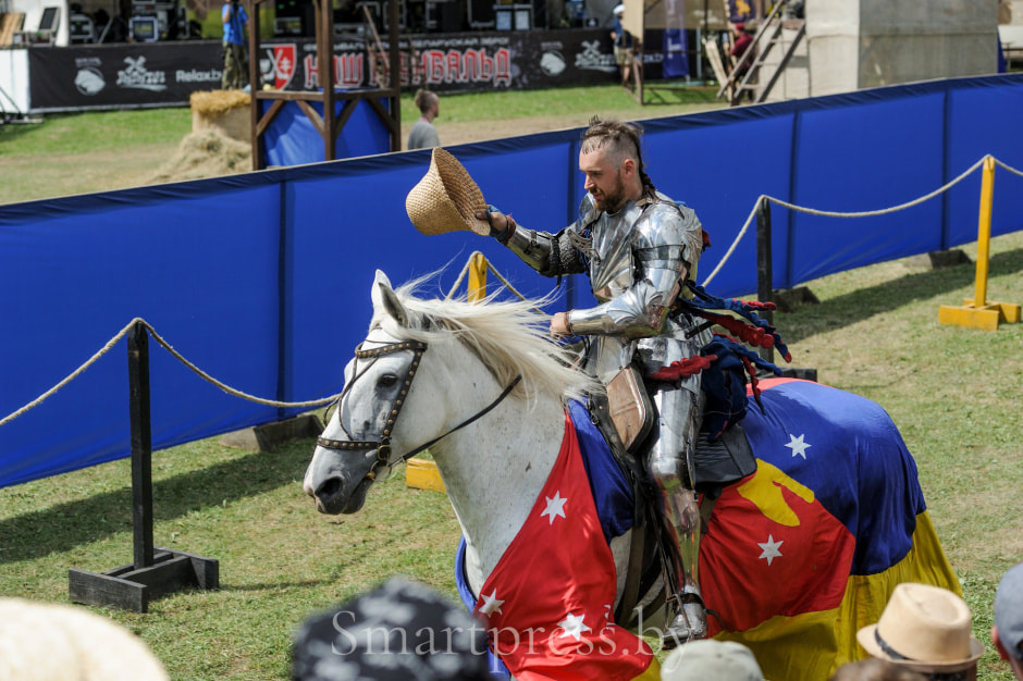 Конный рыцарь.jpg Конный рыцарь.jpg