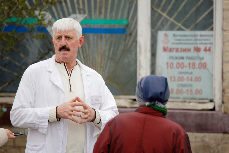 Продавец в сельском магазине 13.jpg