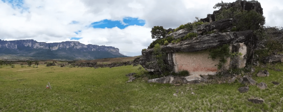 В Венесуэле в заповеднике нашли 4000-летние наскальные изображения (3).png