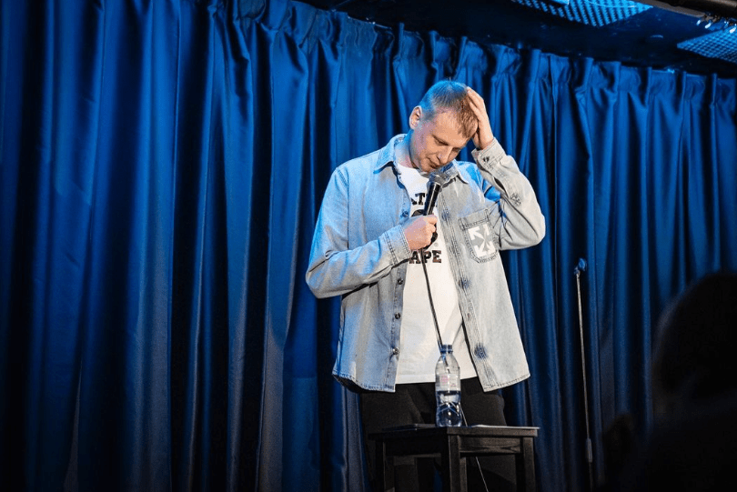 СК Беларуси начал заочное расследование против комика Славы Комиссаренко.png