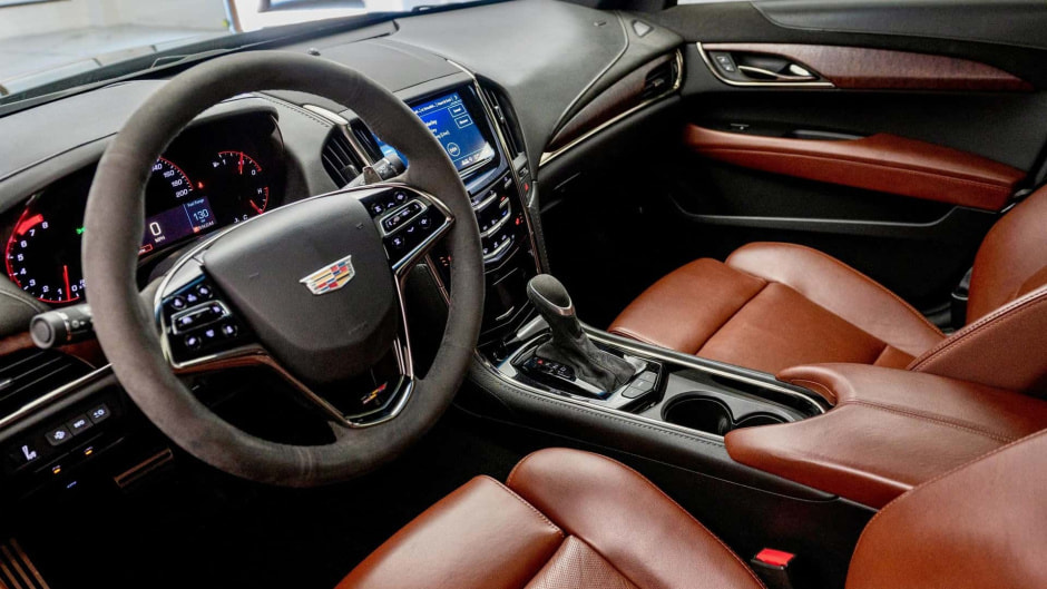 Уникальный спорткар Джо Байдена выставили на торги2.jpg