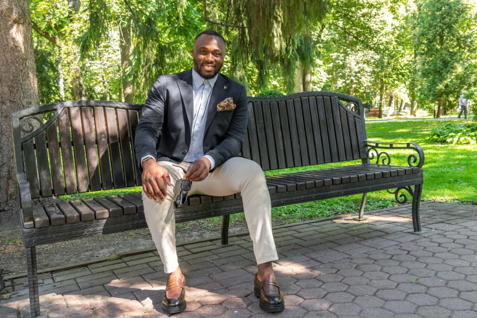 уличный певец.jpg