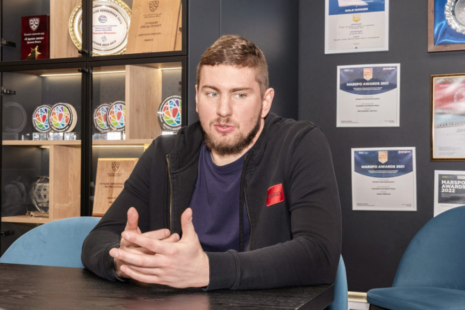 Вратарь Андрей Тихомиров 3.jpg