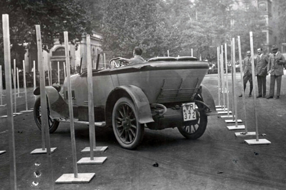 Обучение вождению (змейка) в Висбадене Германия 1921 год