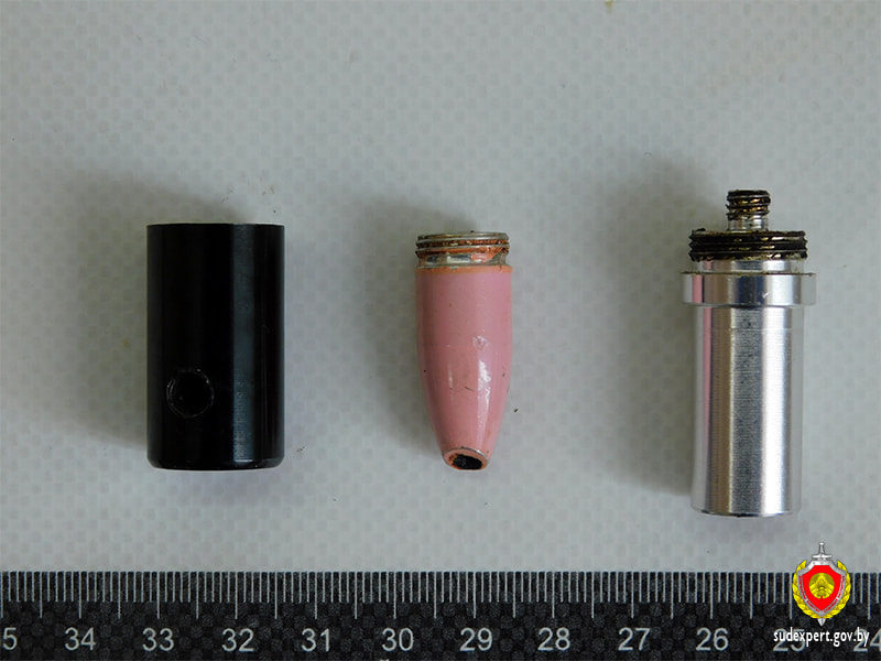 На границе задержали иностранку из-за губной помады. Что с ней не так (2).jpg