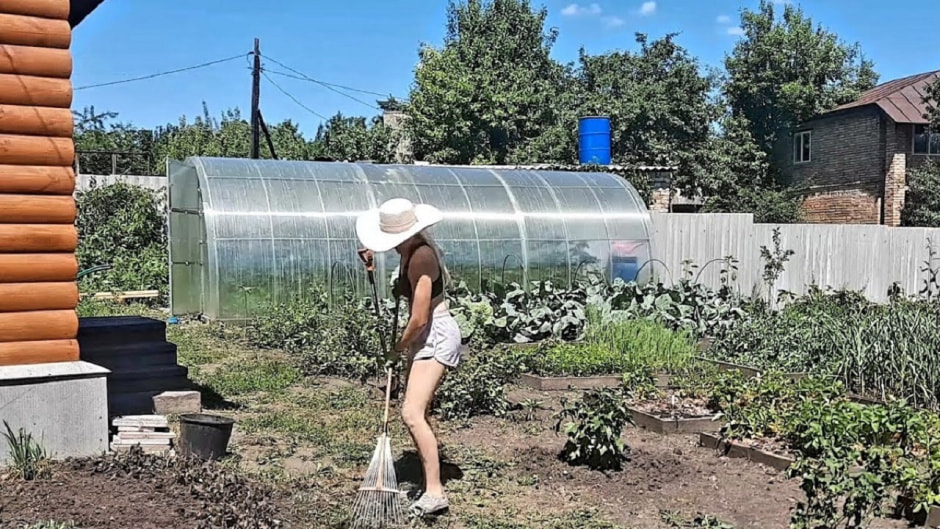 Работа в огороде.jpg