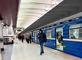 Метро Минска в час пик останавливало движение из-за “инцидента”. Что случилось?