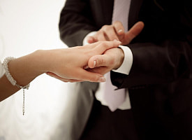 В загс под свою музыку: юристы объяснили, что можно, а что нужно согласовать