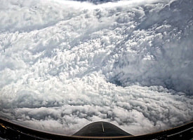 Ветер почти 300 км/ч: “Мелисса” бушует в Карибах – Ямайка без света, Куба в ожидании удара